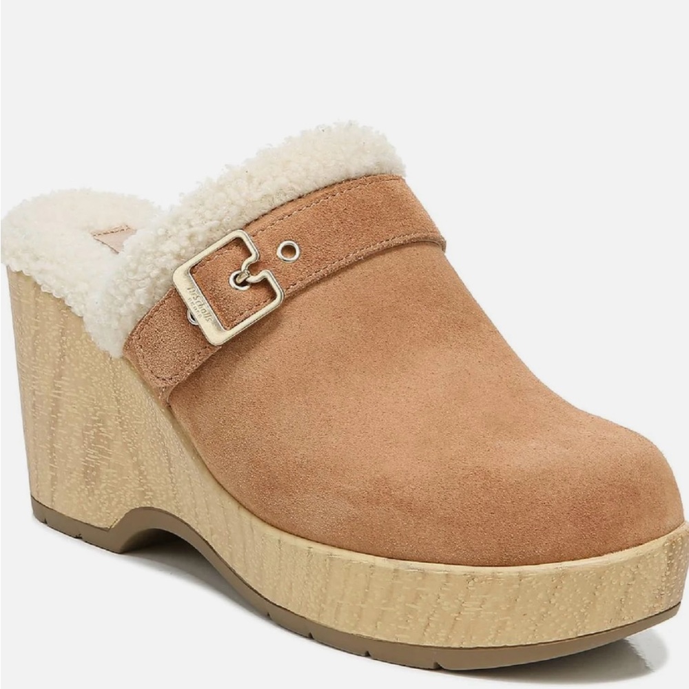 Dr. Scholl’s Pixie Clogs in Honey Velvet